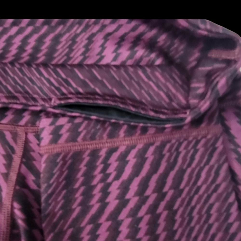 Lululemon Athletica woman's size 6 Shiftted Horizon red and grape color - Picture 6 of 11